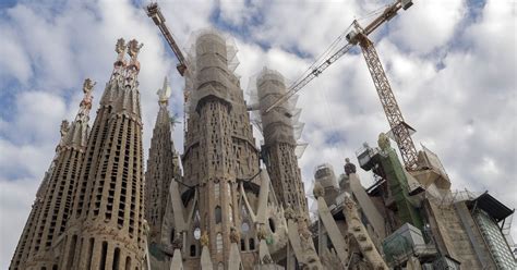 puta sagrada familia